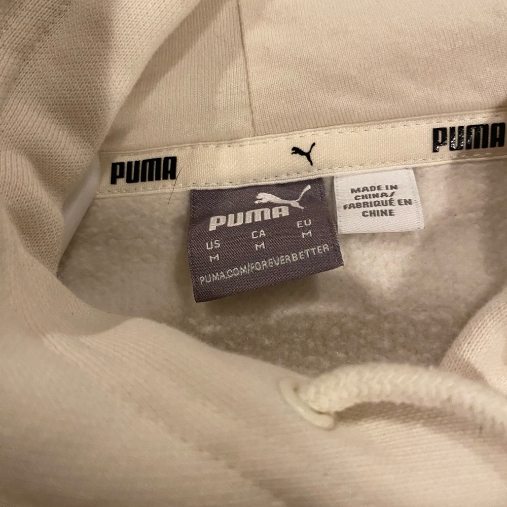 Puma women’s sweatshirt - size Med (off white)